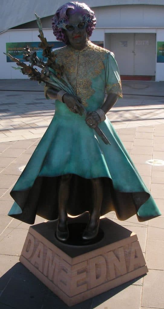 Dame Edna statue, Docklands